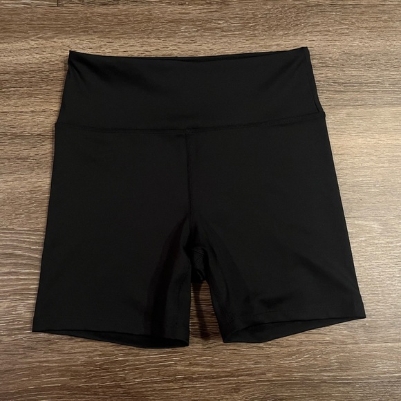 Bally Total Fitness Women's High Rise 5" Bike Shorts in Black Size Medium - Picture 3 of 7